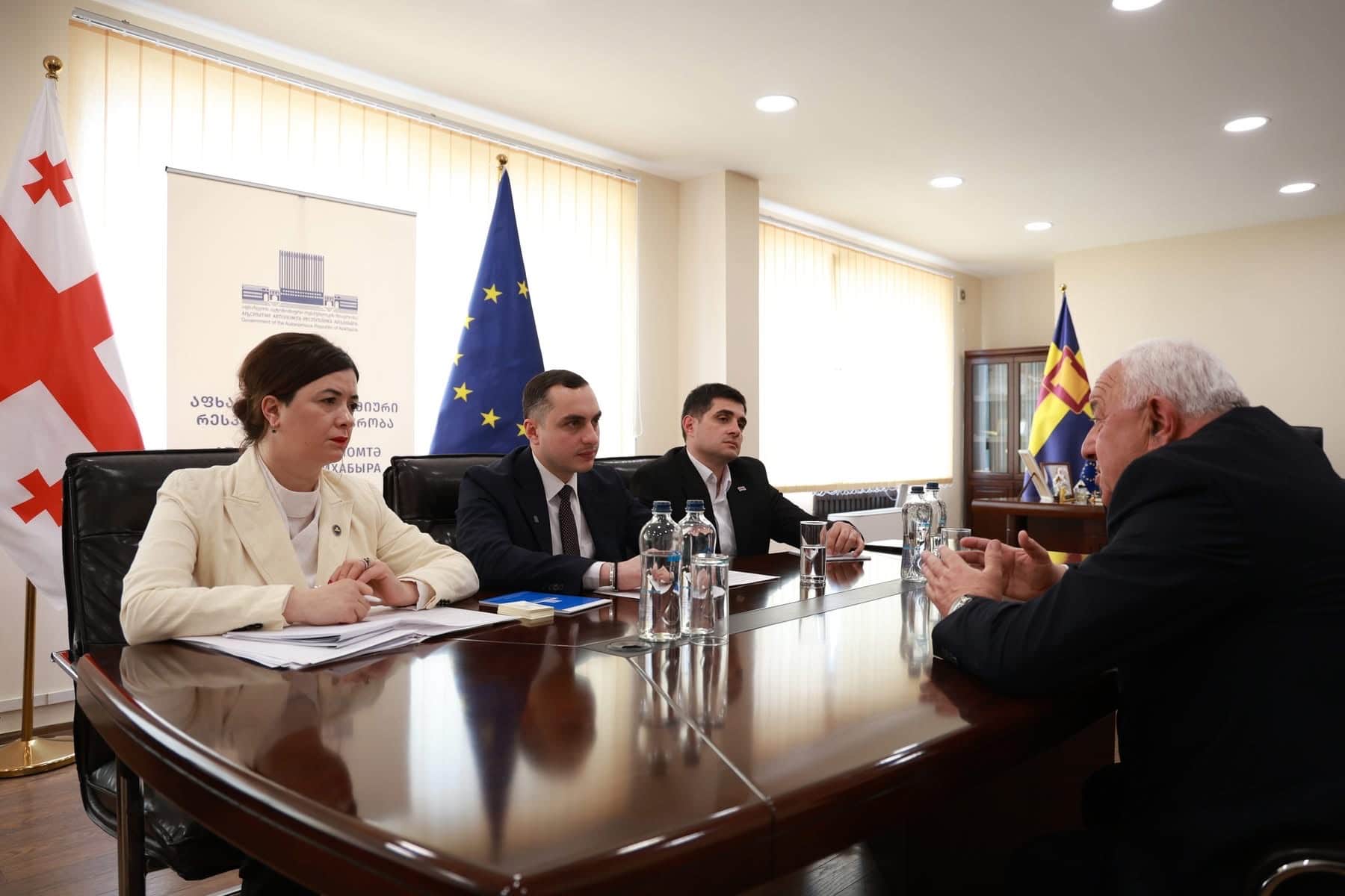აფხაზეთის ა/რ მთავრობის თავმჯდომარემ მოქალაქეთა მიღება ზუგდიდში გამართა