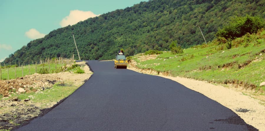 სოფელ წაჩხურუში საავტომობილო გზის მშენებლობა მიმდინარეობს