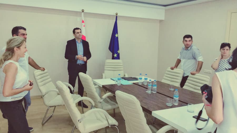 როგორი ფორმით გეგმავენ ჟურნალისტები გუბერნატორთან თანამშრომლობას?