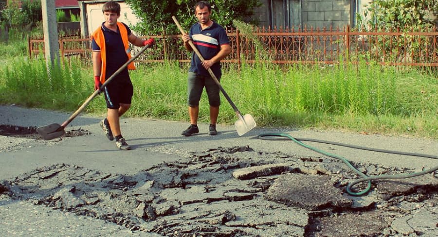 ფოთში ქუჩების ორმული შეკეთების სამუშაოები მიმდინარეობს