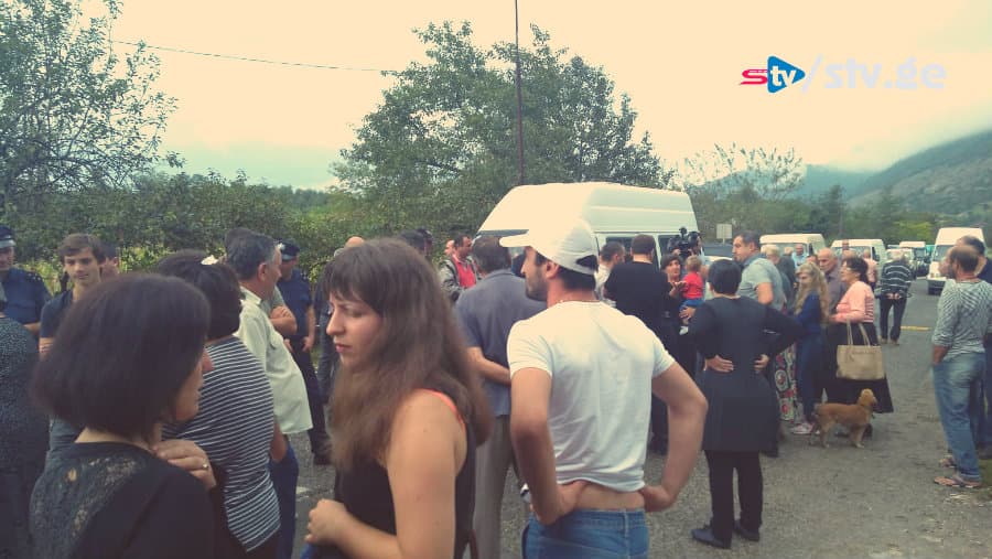 წალენჯიხაში გზა გადაკეტეს – სოფელ კანთში სკოლის მშენებლობას ითხოვენ