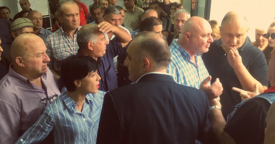 ზუგდიდის მერიასთან “გაერთიანებული ოპოზიცია” მერის გადადგომას ელოდება