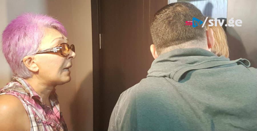 ხმაური ზუგდიდში – მოსწავლე ახალგაზრდობის სასახლეში სალომე ზურაბიშვილს ელოდებიან