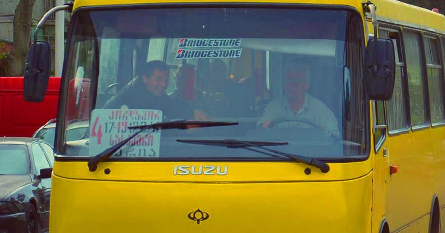 ზუგდიდში სტუდენტები და მასწავლებლები უფასოდ მგზავრობენ