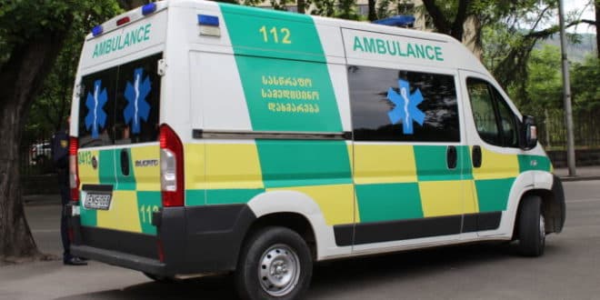 ზუგდიდში სასწრაფო დახმარების მანქანა ავარიაში მოჰყვა, დაშავებულია ეკიპაჟის წევრები