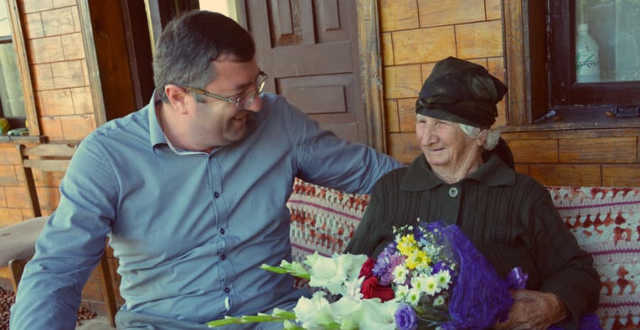 ჩხოროწყუს მერმა უხუცესებს ხანდაზმულთა დღე მიულოცა