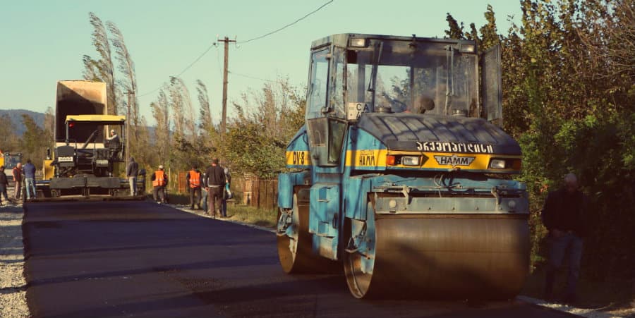გზების რეაბილიტაციის პროცესი მიმდინარეობს სენაკის ადმინისტრაციულ ერთეულებში