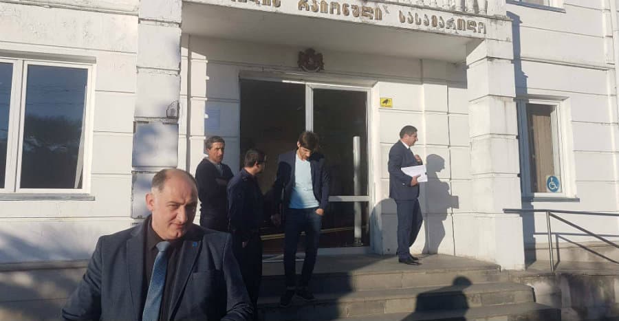 მძარცველის მკვლელობაში ბრალდებული ფოთელი პოლიციელი სასამართლომ პატიმრობაში დატოვა