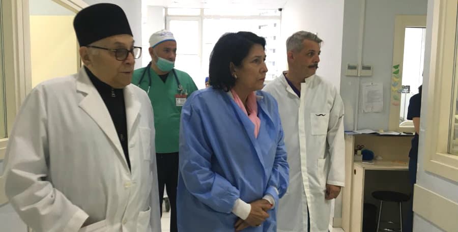 სალომე ზურაბიშვილმა აფეთქების შედეგად დაშავებული პირები მოინახულა