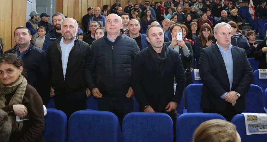 ხობში მსოფლიო ჩემპიონს საზეიმო დახვედრა მოუწყვეს