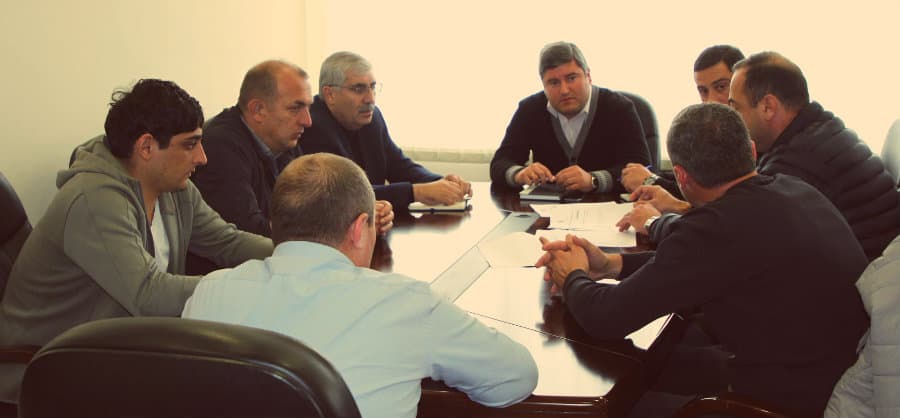 ზუგდიდის მერიაში წყალარინების პროექტის პარალელურად გზების რეაბილიტაციაზე საუბრობენ