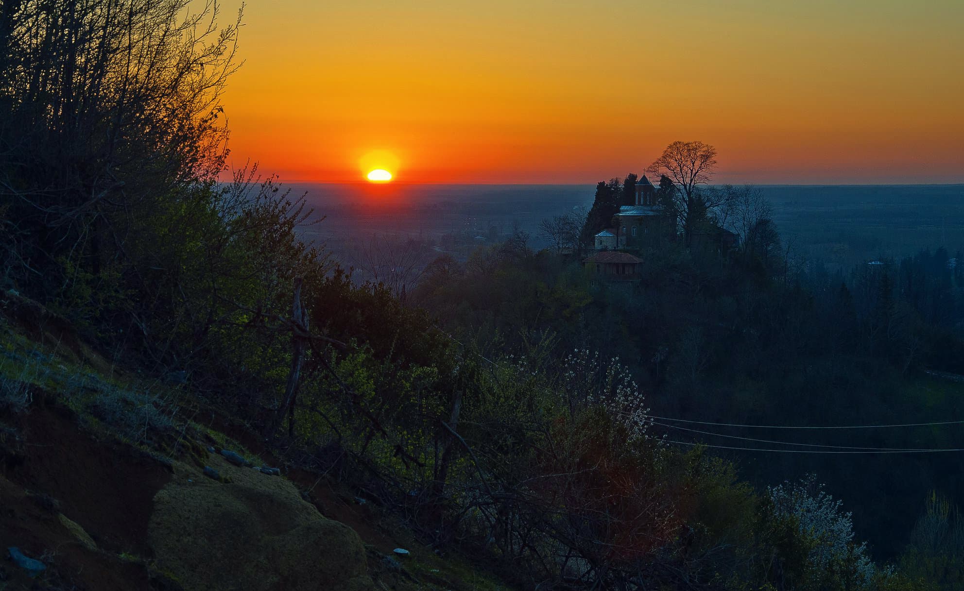 ალექსი შუშანიას მიერ დაარსებული მენჯის მთავარანგელოზთა სახელობის მონასტერი [დღის ფოტო]