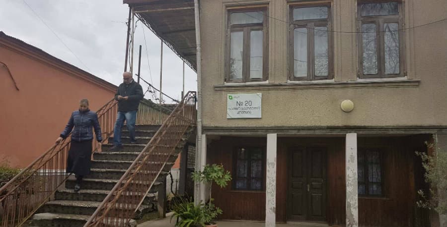 ზუგდიდის 67-ე საოლქო საარჩევნო კომისიის მეოცე უბანზე, ენმს დამკვირვებელი ანი შონია უბნიდან გააძევეს