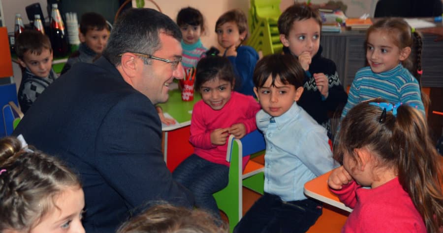 ჩხოროწყუს მერმა სკოლამდელ სააღმზრდელო დაწესებულებებს საჩუქრები გადასცა