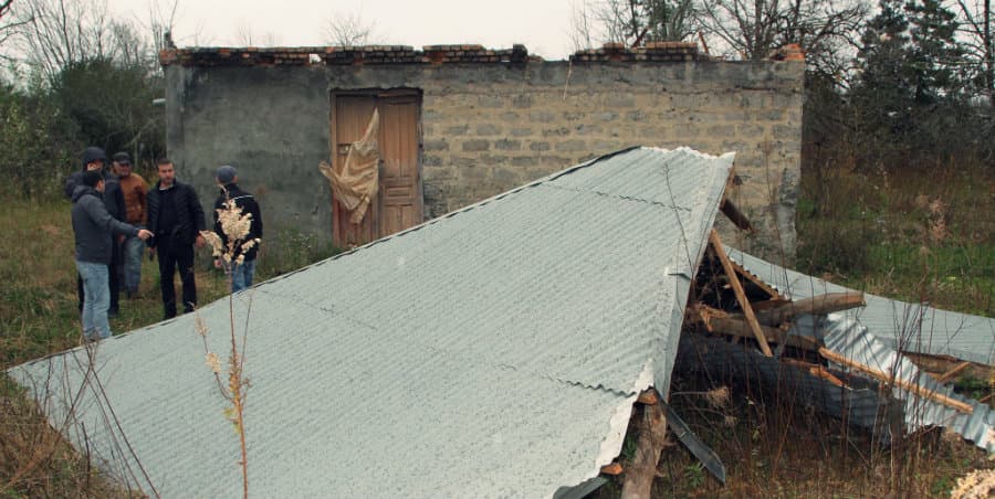 სტიქიის ზონებში, ზუგდიდის მერიის საპროექტო-სახარჯთაღრიცხო კომისია ზარალს ადგენს