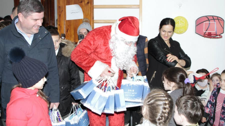 დღის ცენტრის ბენეფიციარებს საახალწლო საჩუქრები გადაეცათ