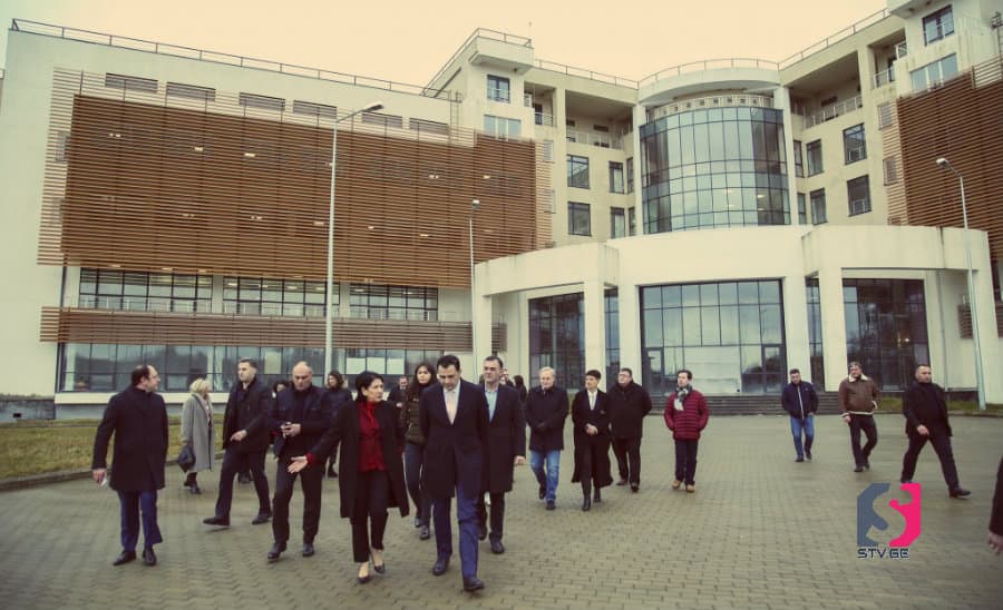 პრეზიდენტმა რუხის საერთაშორისო სტანდარტების სამედიცინო ცენტრი დაათვალიერა