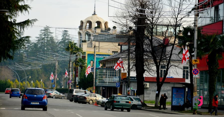 დღეს საქართველოში სახელმწიფო დროშის დღე აღინიშნება