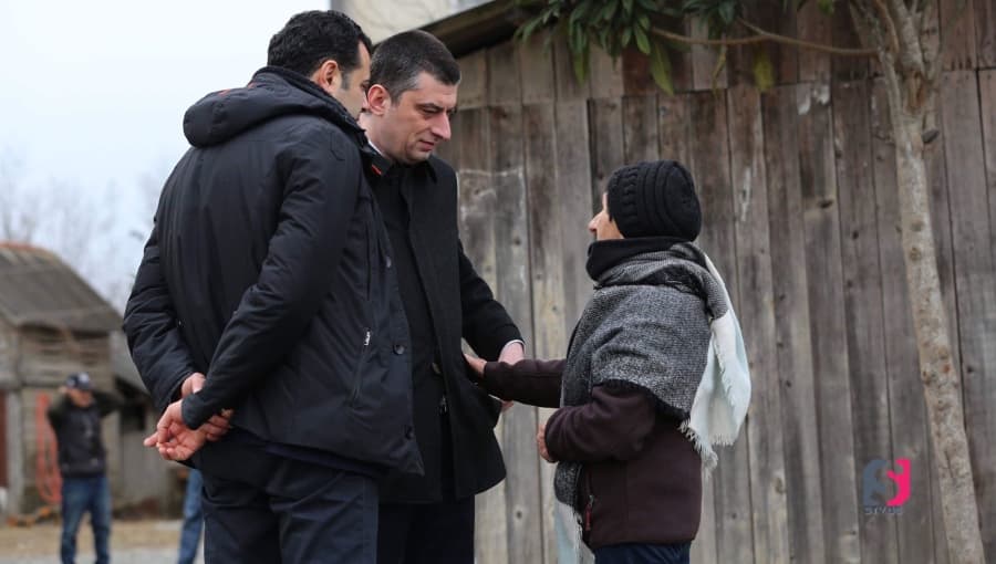 შს მინისტრმა და გუბერნატორმა ზუგდიდის სოფლებში სტიქიის შედეგად დაზარალებული მოსახლეობა მოინახულეს