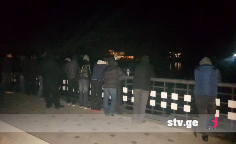 მდინარე რიონში 16 წლის მოზარდს უკვე სამი საათია ეძებენ