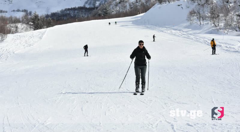 გუბერნატორის მოადგილე თეთნულდის სამთო-სათხილამურო კურორტზე სათხილამურო სპორტით დაკავდა