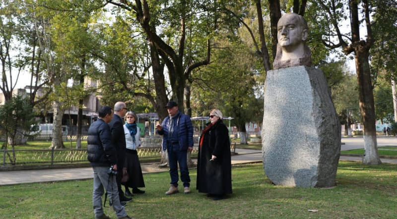 სენაკში, ჟიული შარტავას ძეგლის გაწმენდითი სამუშაოები დაიწყება