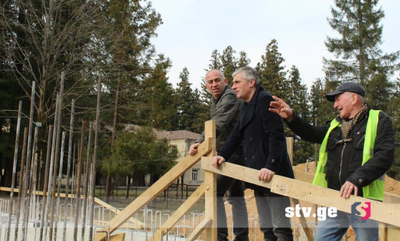 სოფელ ეწერში საჯარო სკოლის მშენებლობა აქტიურად მიმდინარეობს