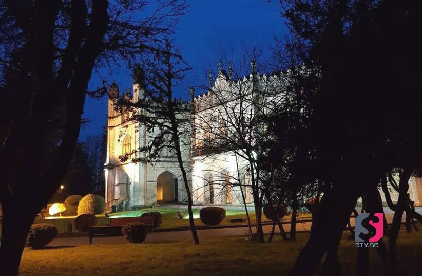 დადიანების სასახლე ღამით [ფოტო]