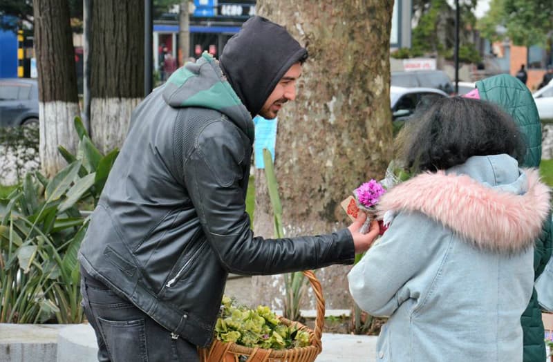 ზუგდიდში 3 მარტი დედებს, დედის დღისადმი მიძღვნილი ღონისძიებით მიულოცეს