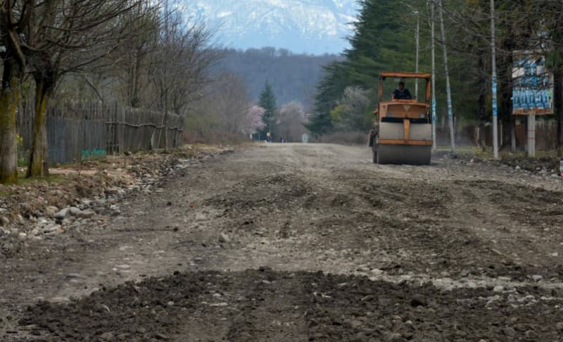 ზუგდიდის ადმინისტრაციულ ერთეულებში გზების სარეაბილიტაციო სამუშაოები დაიწყო