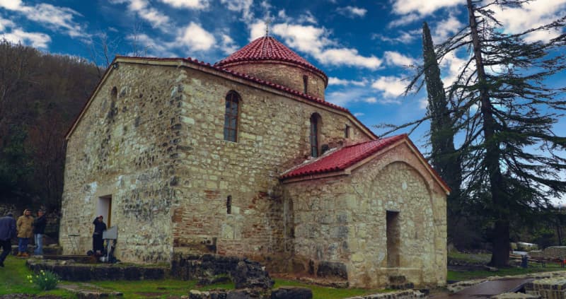 ნოქალაქევში, მეექვსე საუკუნით დათარიღებულ ეკლესიაში 40 მოწამის ხსენების დღე აღინიშნა