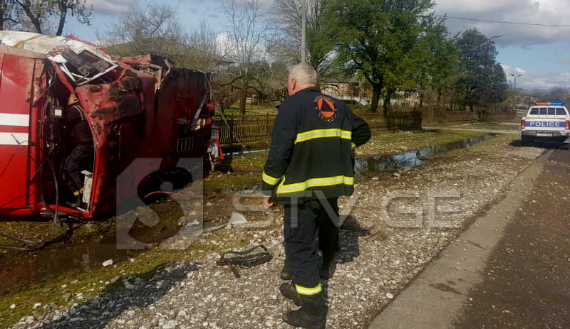 სოფელ ბანძაში სახანძრო-სამაშველო სამსახურის მანქანა გადაბრუნდა