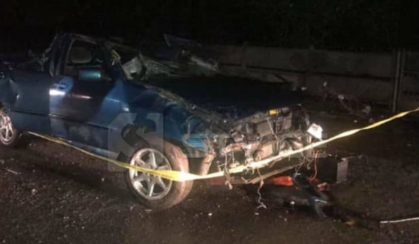 ფოთში მანქანა ბოძს დაეჯახა რომელიც ჭიშკართან მდგომ მამაკაცს დაეცა