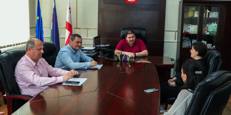 პროფესიული საგანმანათლებლო პროგრამების ფარგლებში სენაკის მერიაში შეხვედრა გაიმართა