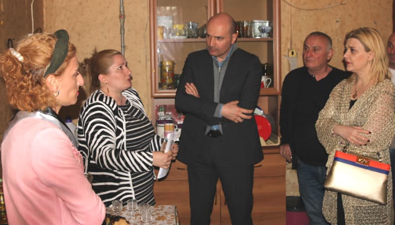 რუსლან აბაშიძე ზუგდიდის მუნიციპალიტეტში მცხოვრებ დევნილებს შეხვდა