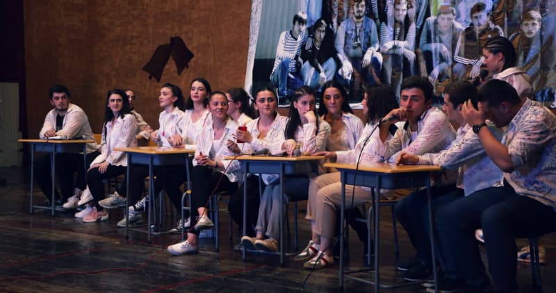 ზღაპრული ბავშვობიდან წინ მწვერვალებისკენ – ბოლო ზარი სენაკში