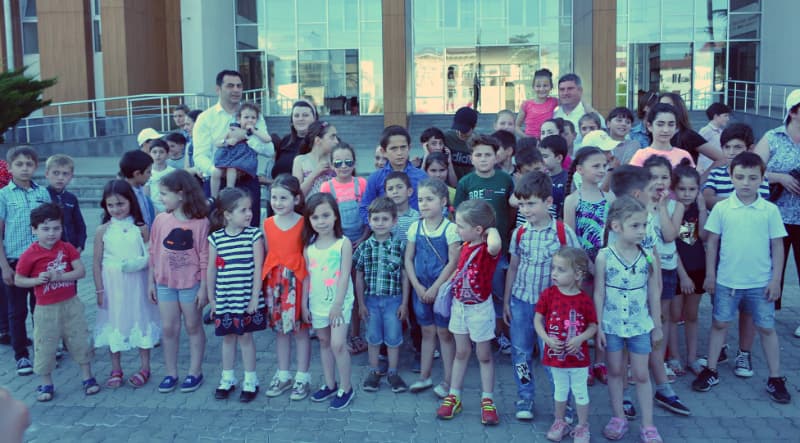 ზუგდიდში, დევნილ და სოციალურად დაუცველ ბავშვებს ბავშვთა დაცვის დღე მიულოცეს