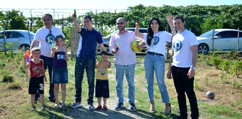 ზუგდიდის საკრებულოს წევრებმა მრავალშვილიანი ოჯახი მოინახულეს