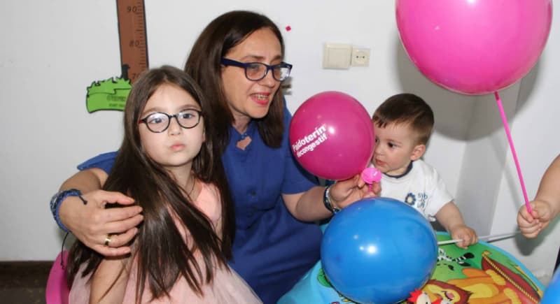 კლინიკა “სენოვომ” ზუგდიდში ბავშვებისთვის აქცია გამართა