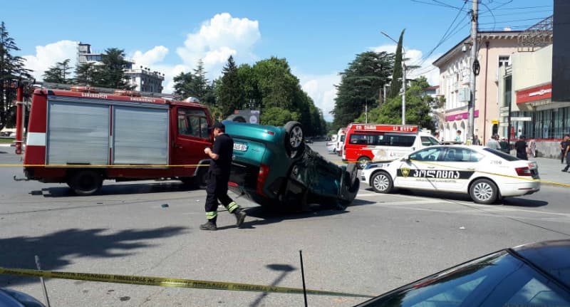ავტოსაგზაო შემთხვევა ზუგდიდის ცენტრში – არიან დაშავებულები