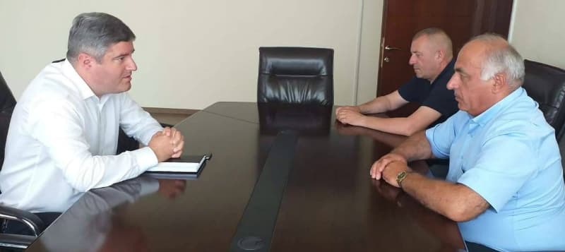 ზუგდიდის მერი აფხაზეთის ლეგიტიმური მთავრობის წარმომადგენელს შეხვდა