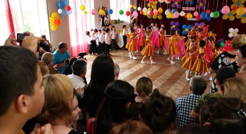 სენაკის სკოლამდელი აღზრდის დაწესებულებებში გამოსაშვები ღონისძიებები მიმდინარეობს