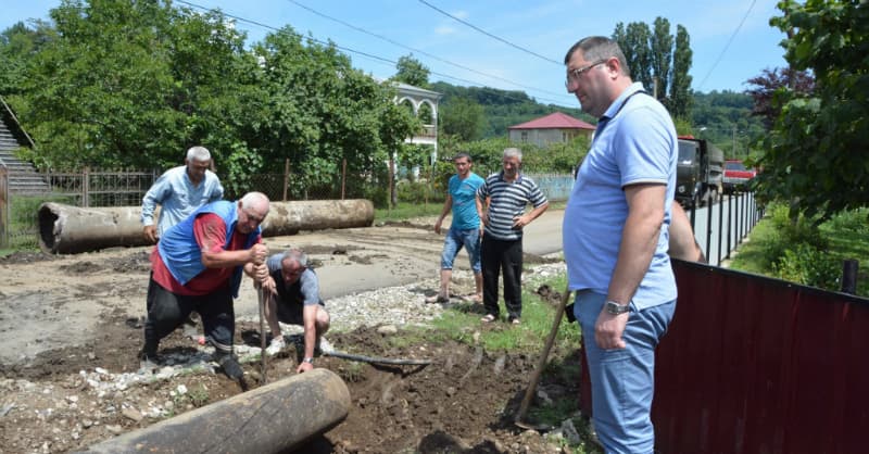 ქალაქ ჩხოროწყუში, გრიგოლიას ქუჩაზე გზის რეაბილიტაცია მიმდინარეობს