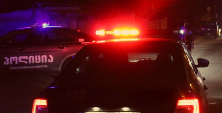 ფოთში, ნაბადის უბანში 25 წლის გოგო დაჭრეს