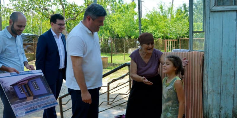 ზუგდიდის მერია მრავალშვილიან ოჯახს ახალ სახლს აუშენებს
