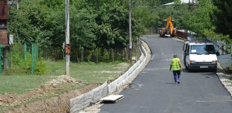 ჩხოროწყუში აქტიურად მიმდინარეობს საგზაო ინფრასტრუქტურის მოწყობა