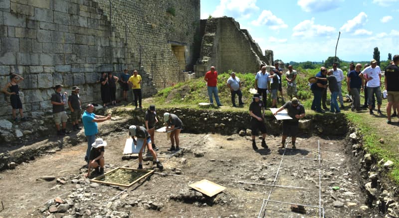 ნოქალაქევის გათხრებში ნატოს სამშვიდობო მისიის წარმომადგენლები მონაწილეობენ