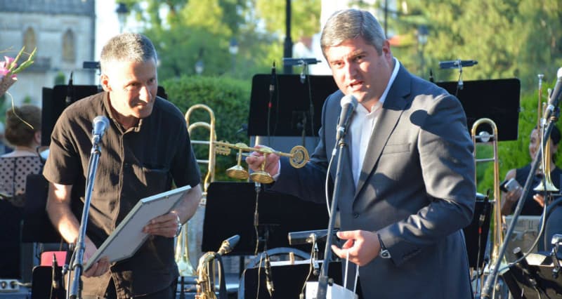 ზუგდიდის მერიამ საპატიო მოქალაქეები დააჯილდოვა