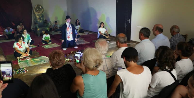 ,,მე ვარ მხატვარი…“ – ახალგაზრდული თეატრის ,,ფიროსმანი“-ს სპექტაკლი სენაკში