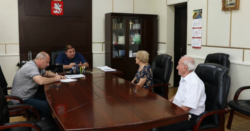 სენაკის მერმა მოქალაქეები მიიღო